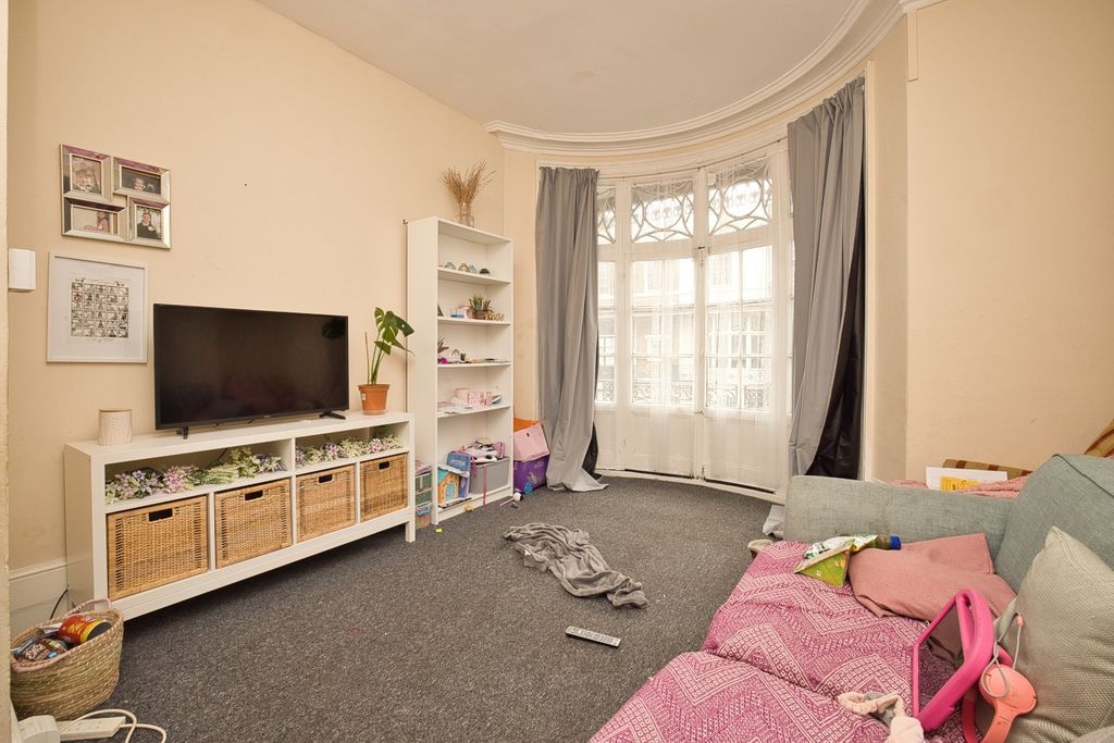 Property photo 3 of 7 Picture 3