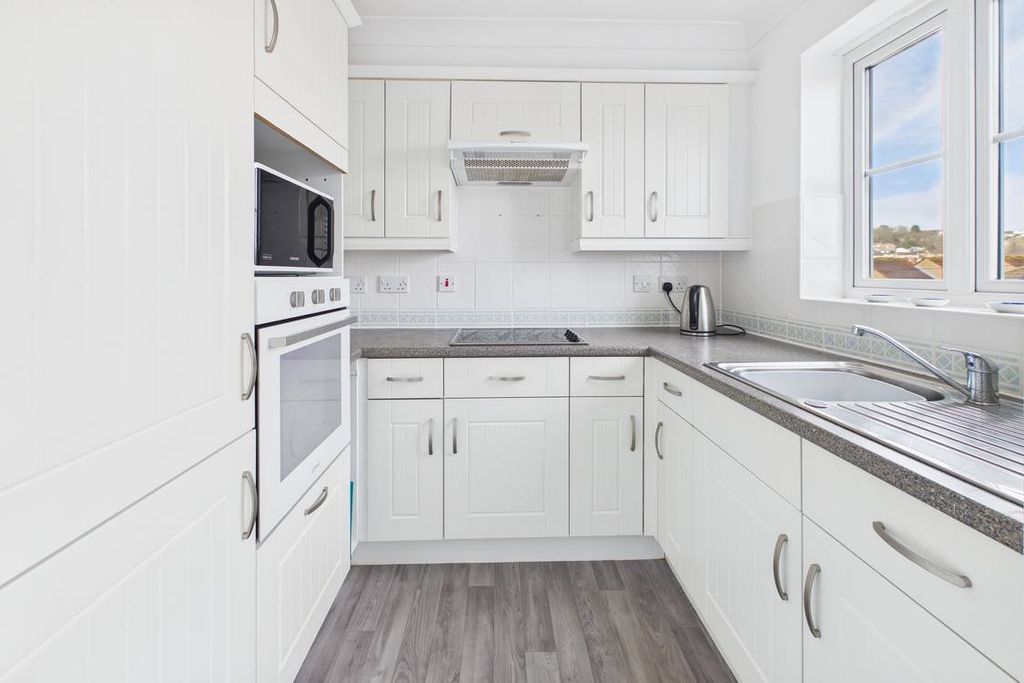 Property photo 2 of 14 Kitchen