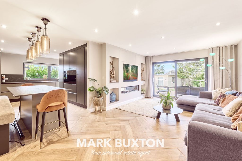 Property photo 2 of 40