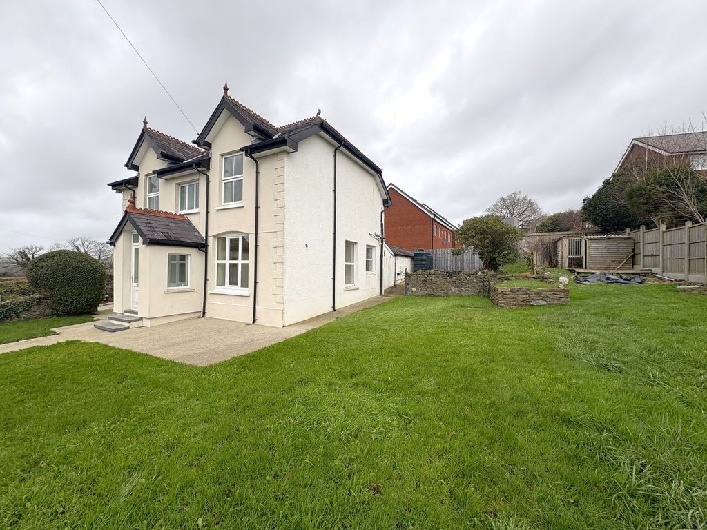 Property photo 2 of 20