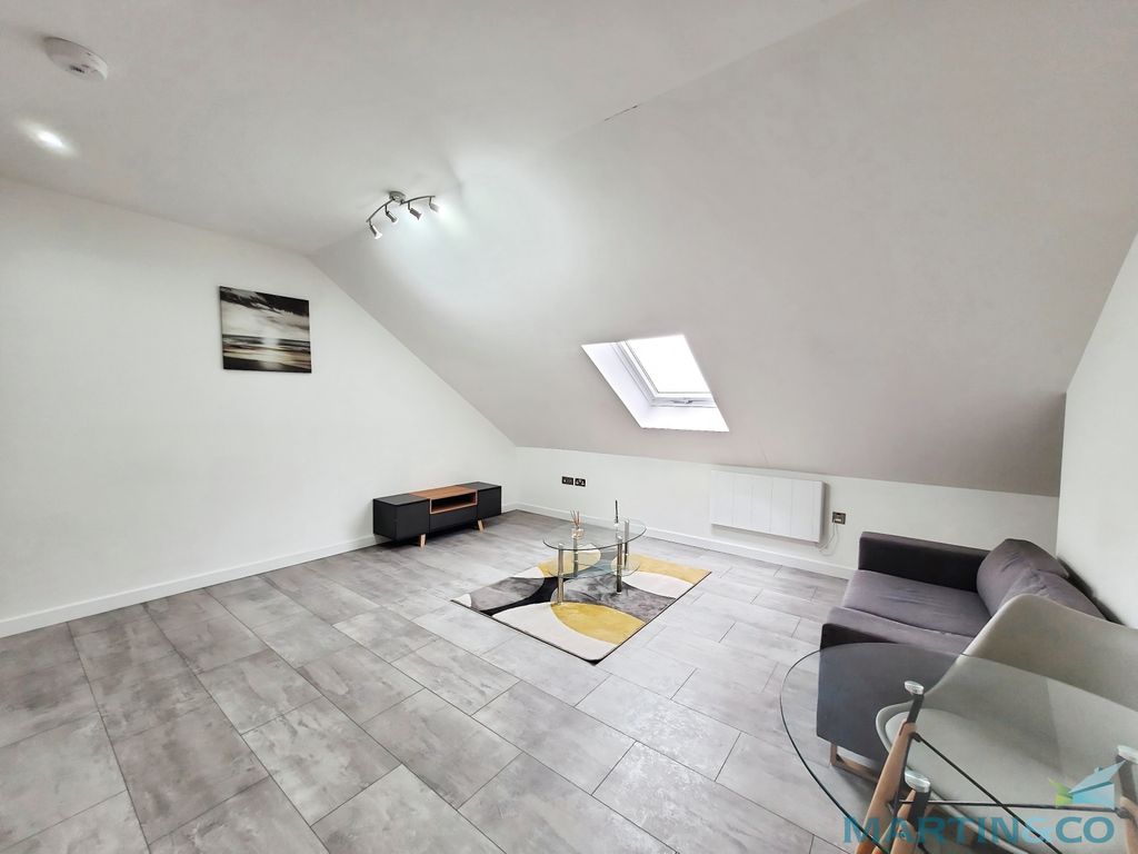 Property photo 3 of 6 11A3214F-B4720923-6868-48d8-9114-Fc1Ea1Bc1721