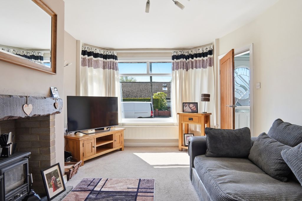 Property photo 3 of 26 Image006