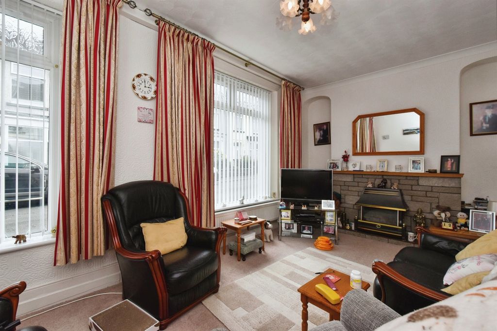 Property photo 3 of 17