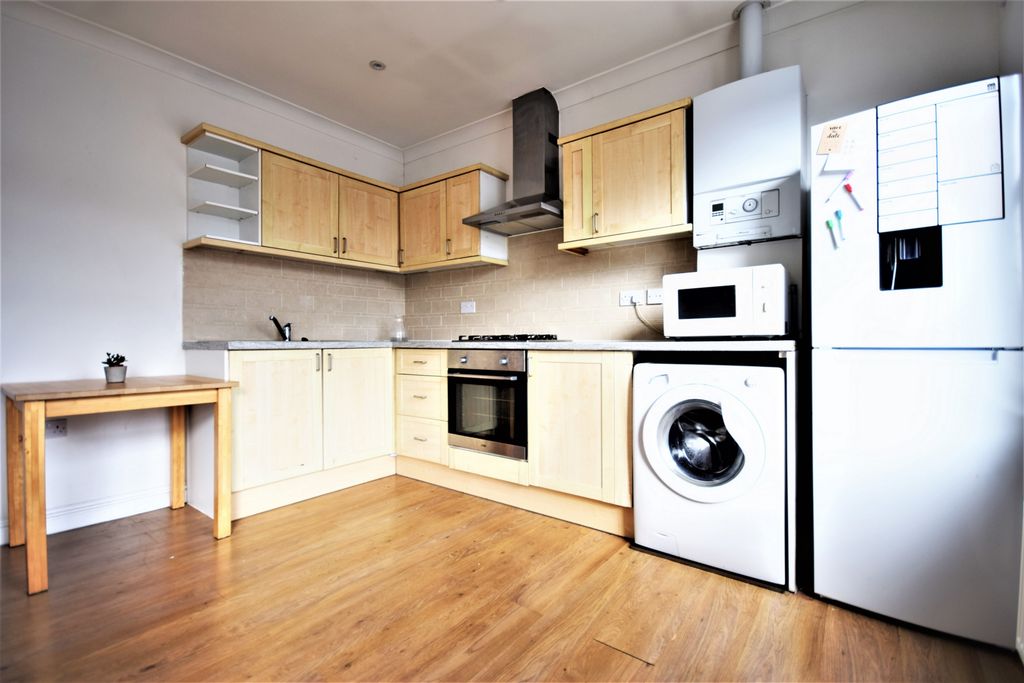 Property photo 3 of 7 Photo 7