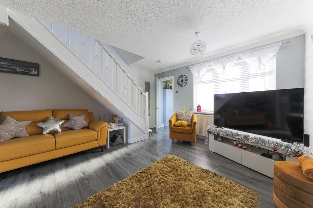 Property photo 2 of 17 Sitting Room.Jpg