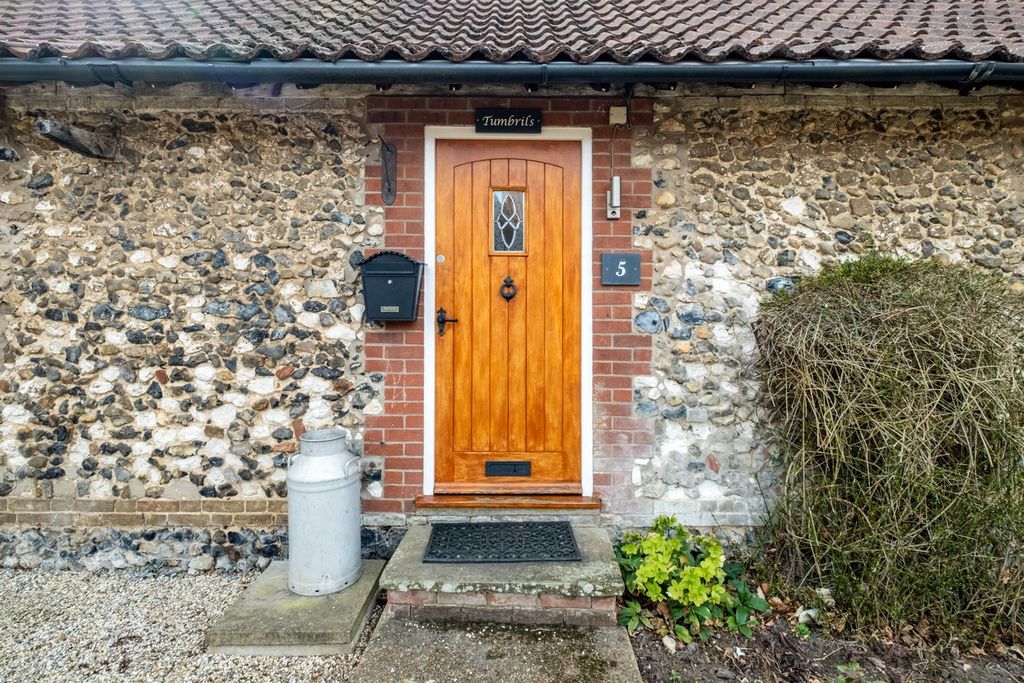 Property photo 2 of 24