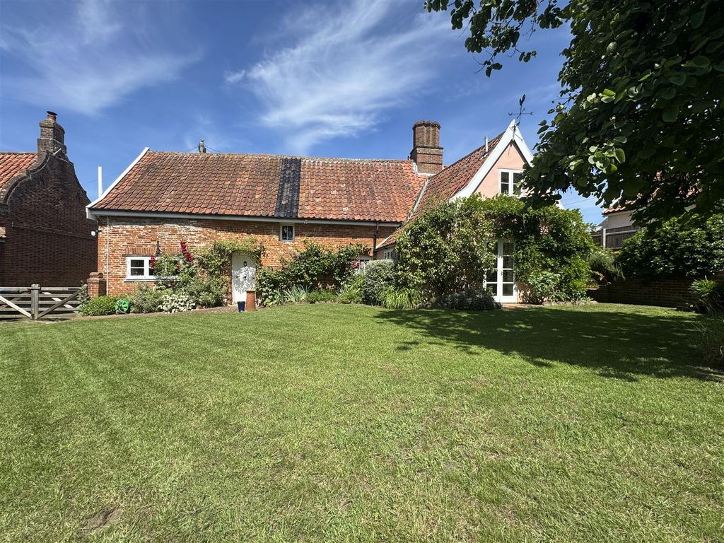 Property photo 2 of 17