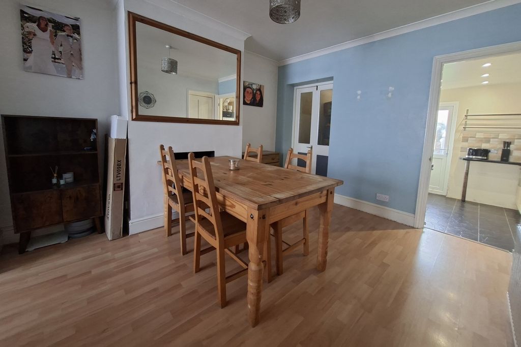 Property photo 3 of 10 Photo 3