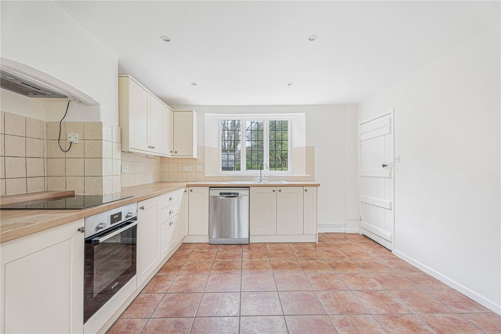 Property photo 3 of 14 Kitchen/Breakfast