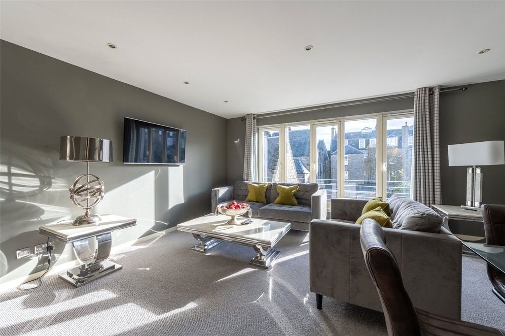 Property photo 2 of 32 Picture No. 03