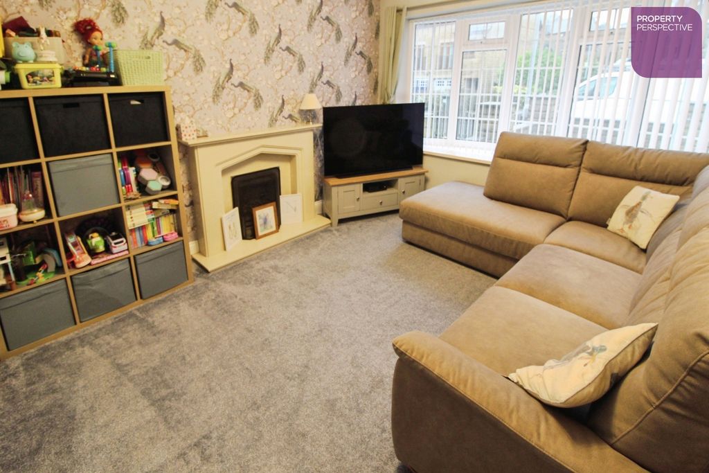 Property photo 2 of 11 Lounge