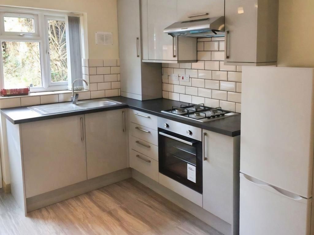 Property photo 2 of 12 Kitchen