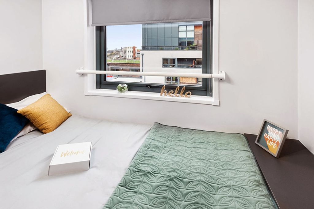 Property photo 1 of 7 Bedroom