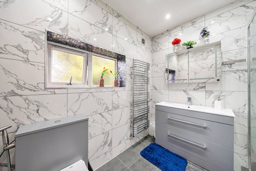Property photo 3 of 11 Shower Room