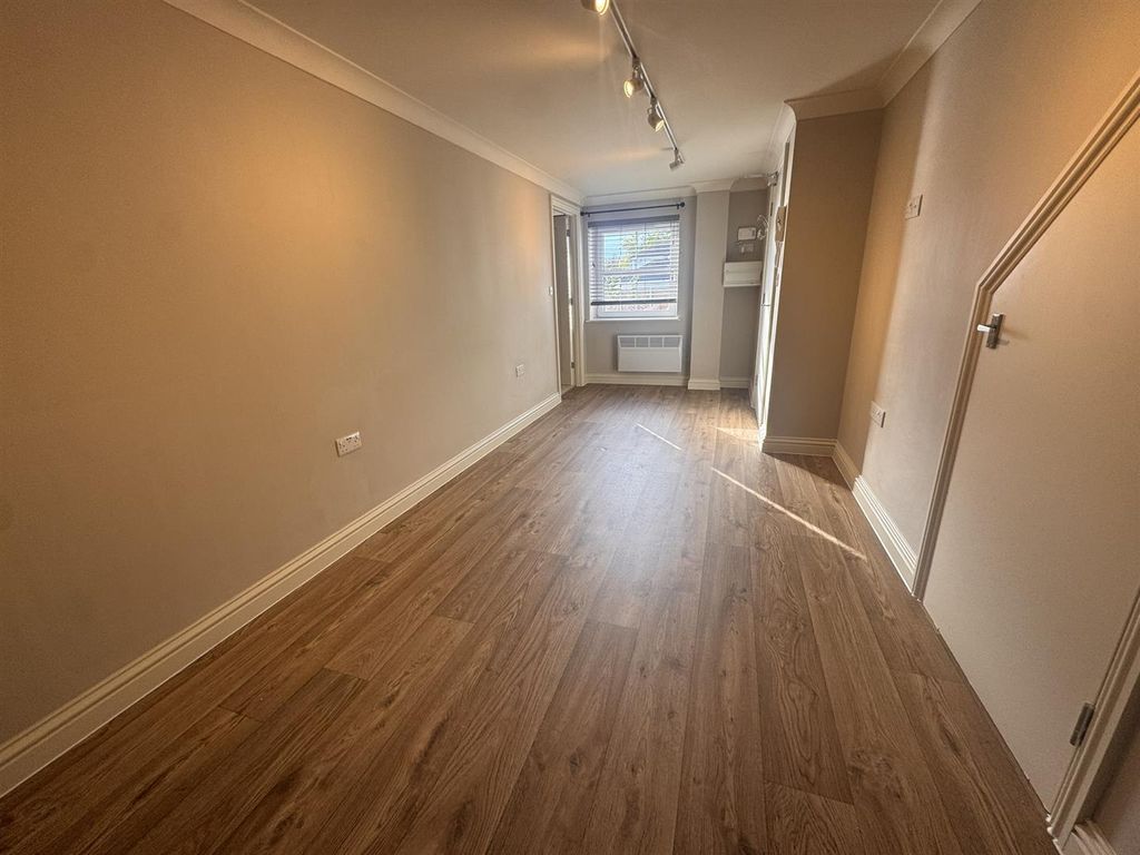 Property photo 2 of 7 Img_2023.Jpeg (Alto Id: 205570159)