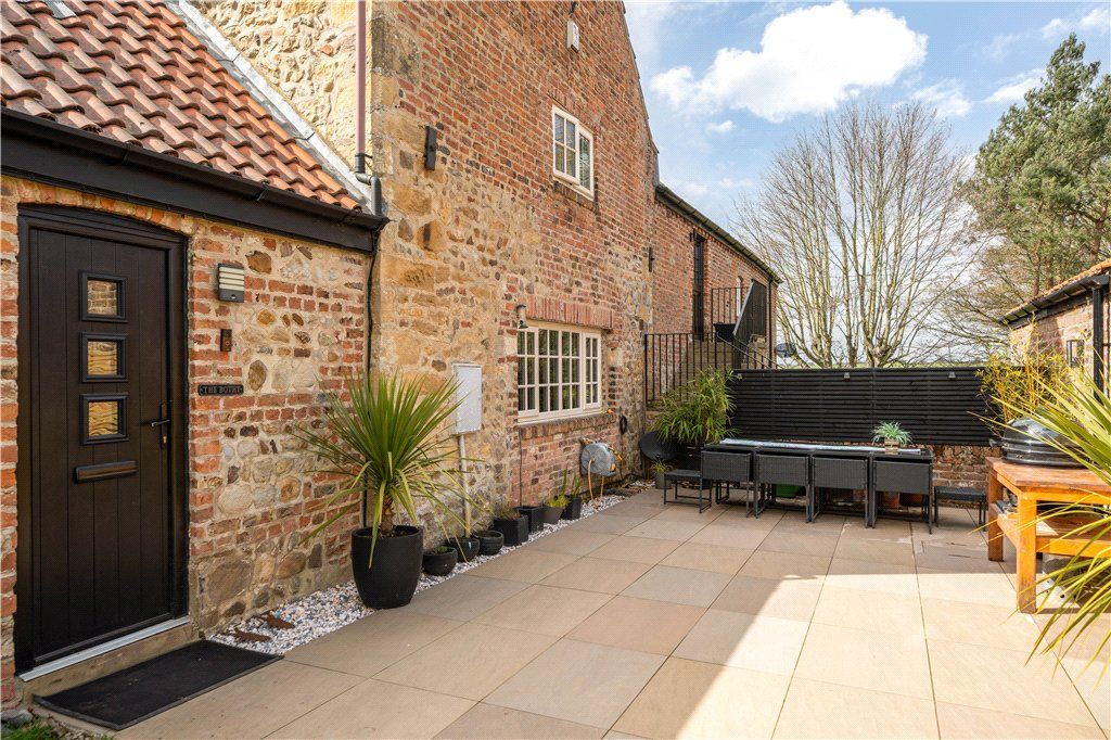 Property photo 2 of 27 Front Terrace