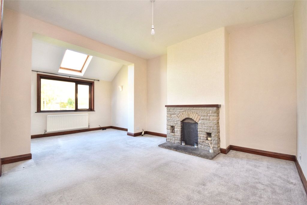 Property photo 3 of 18 Living Room