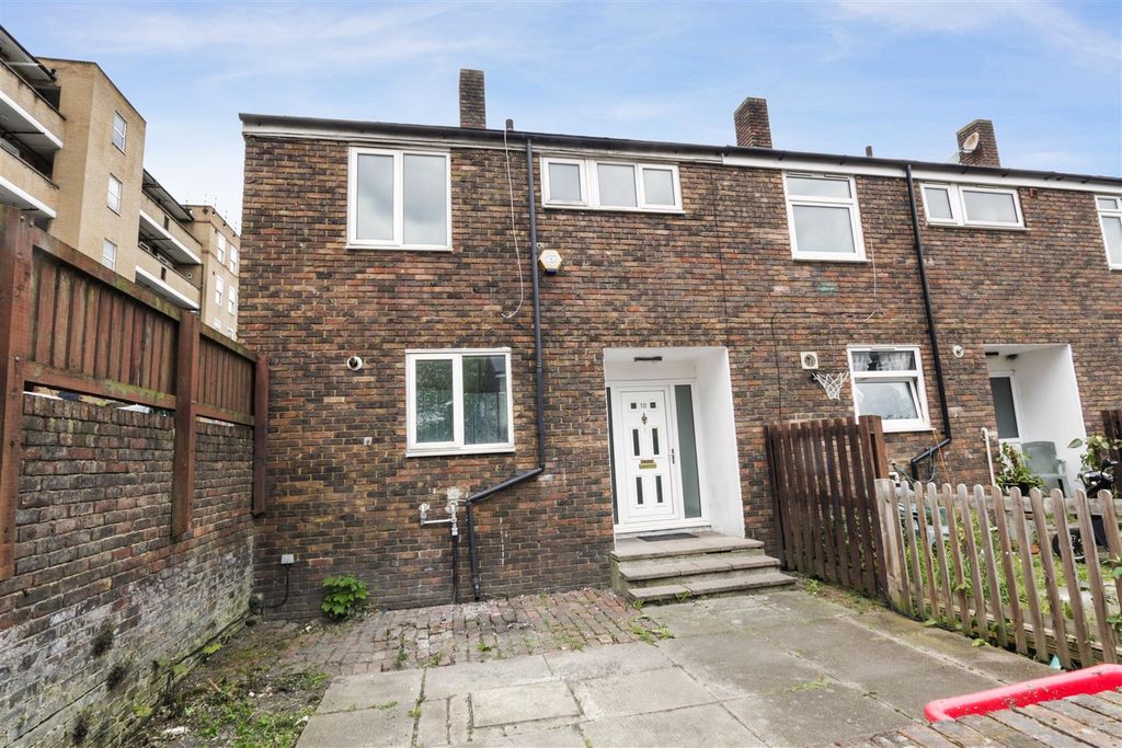 Property photo 2 of 10 Rt_Wt_Bxh_T_Job120_10 Heston Street_24_24042024152