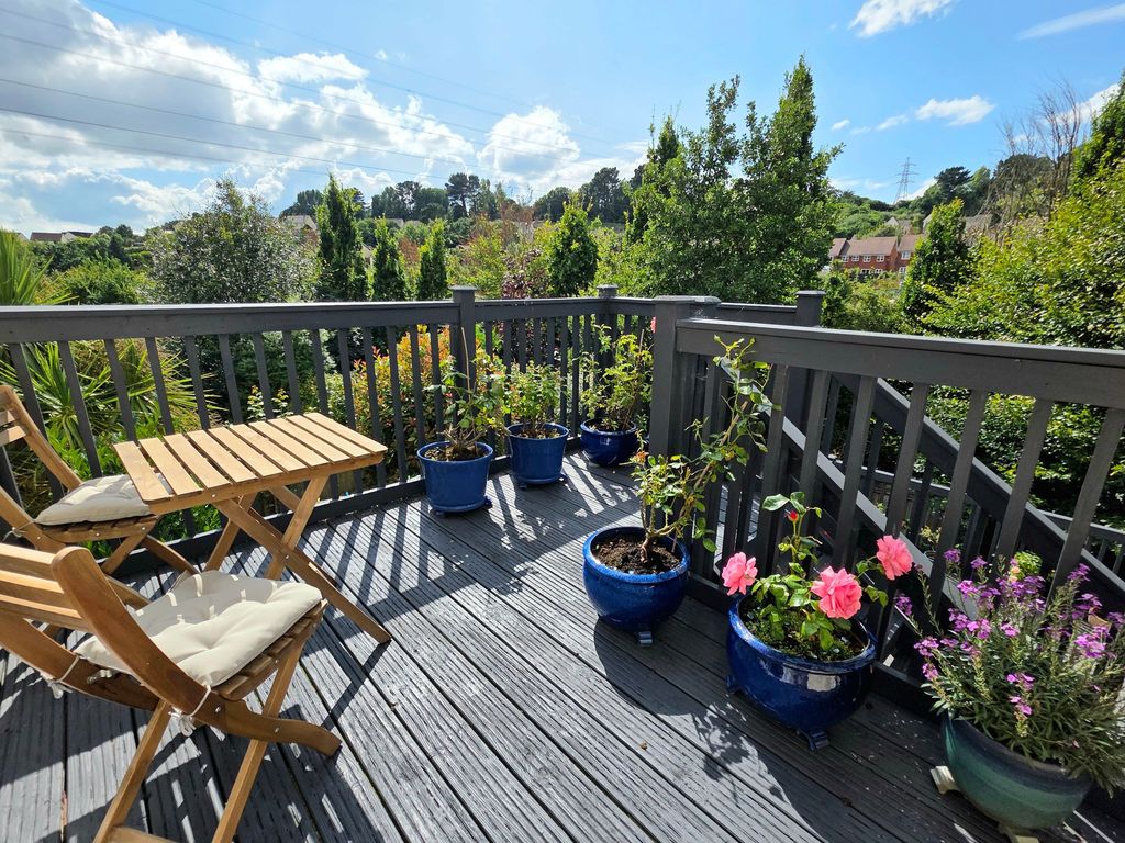 Property photo 3 of 28
