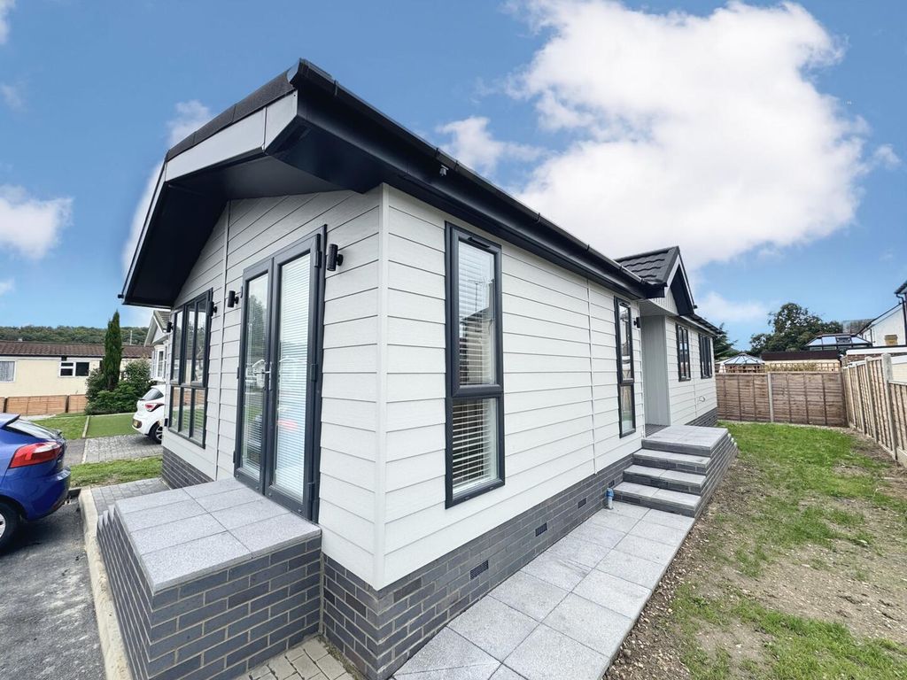 Property photo 1 of 13 Front (Exterior)