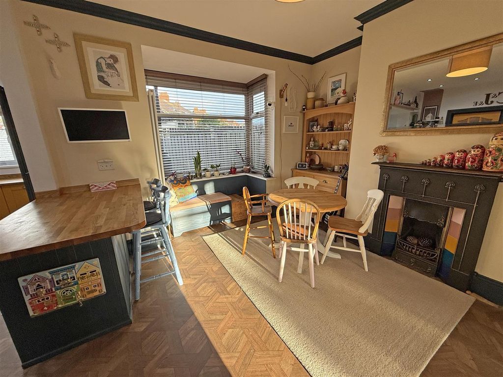 Property photo 3 of 13 Dining Room.Jpg