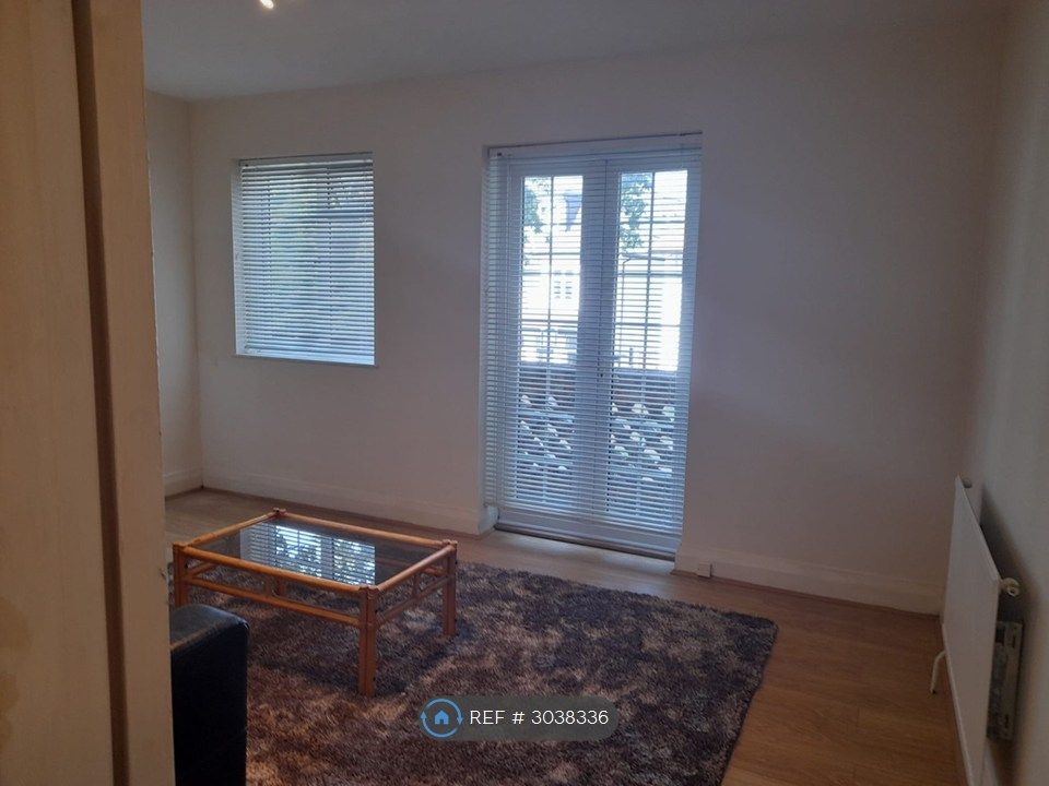 Property photo 1 of 10 Living Room