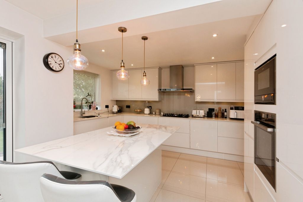 Property photo 2 of 17 Photo