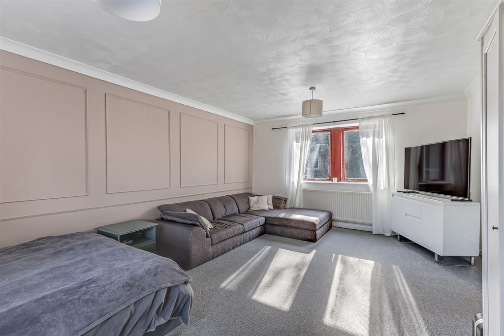 Property photo 2 of 14 Sitting Room.Jpg