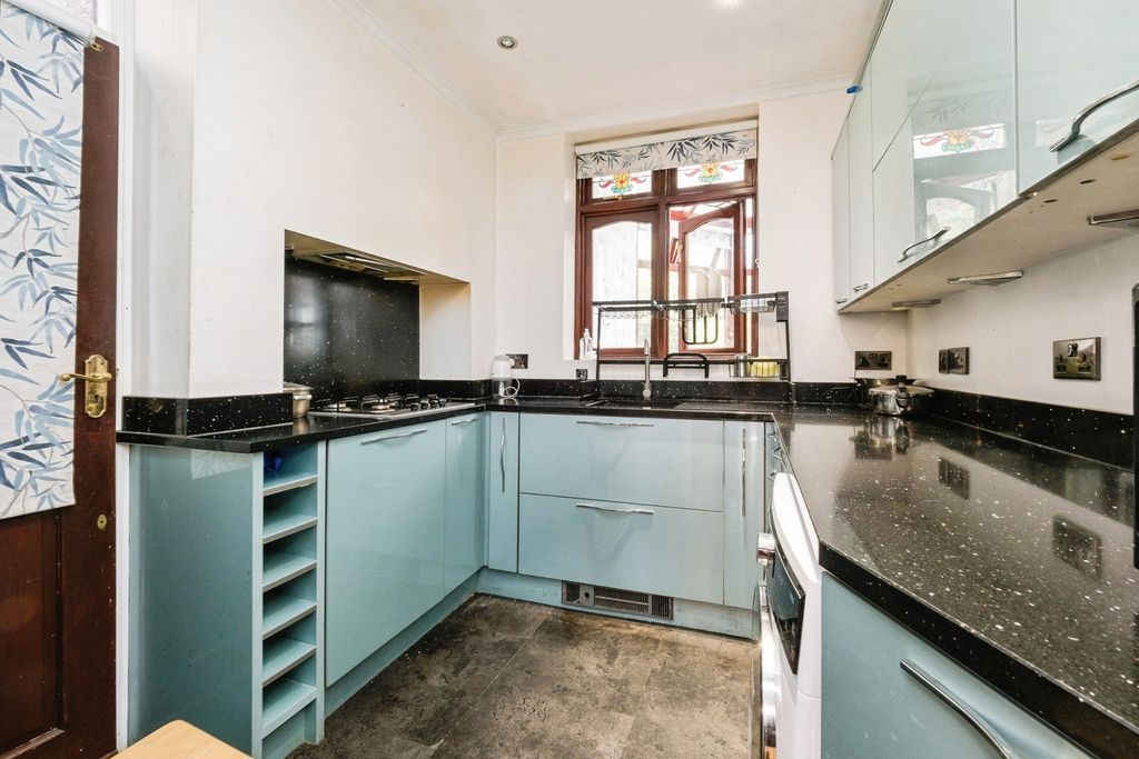 Property photo 2 of 16 Photo