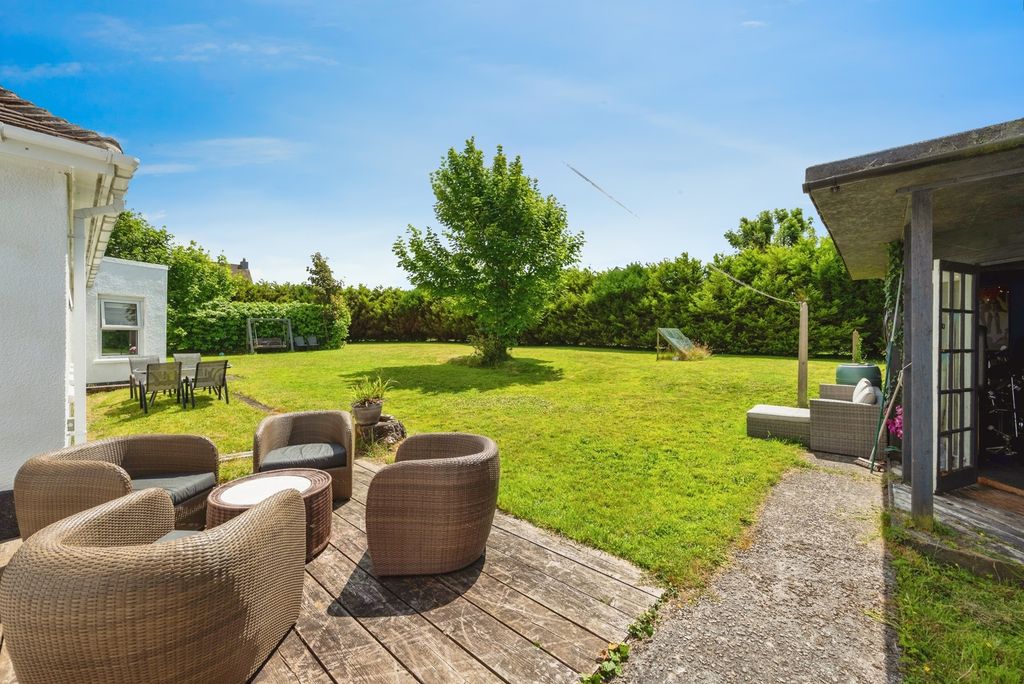 Property photo 3 of 17 Photo