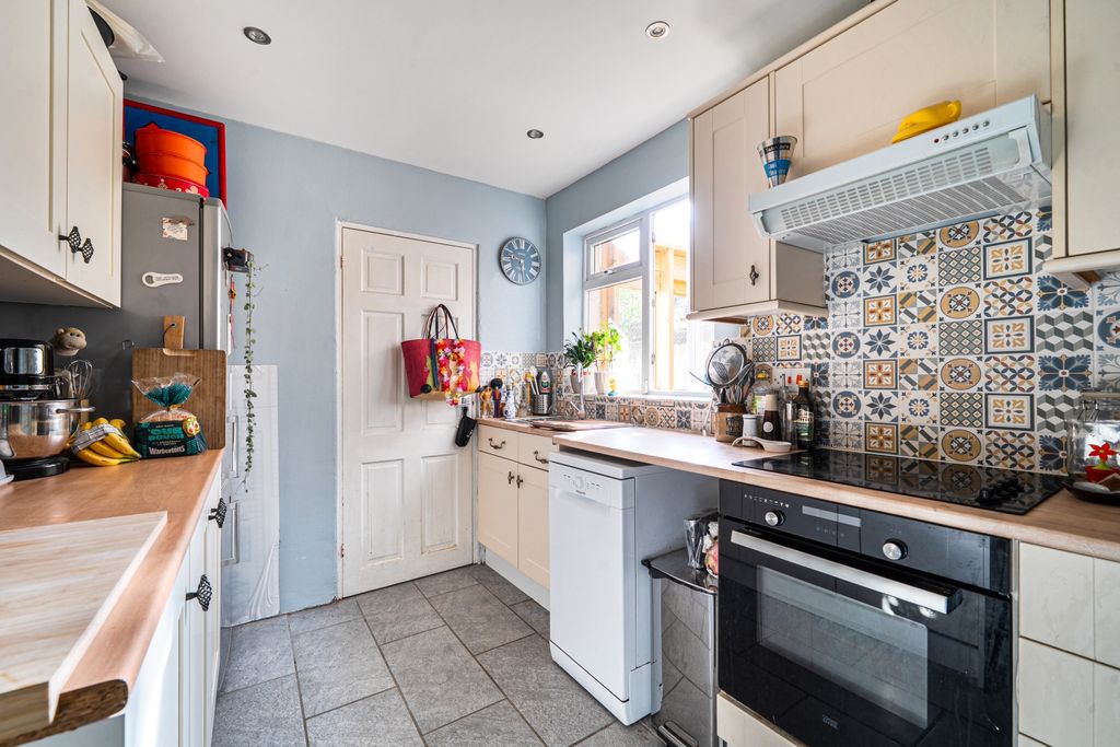 Property photo 2 of 22 1423886-8-69ba7c53c8154