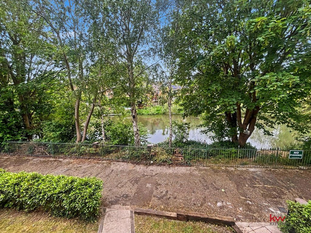 Property photo 3 of 23