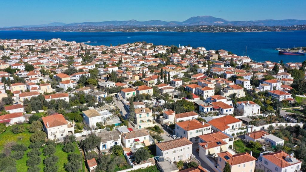 Property photo 3 of 44