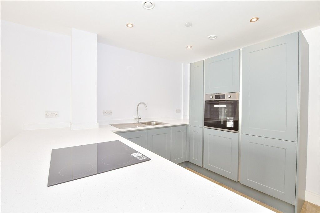 Property photo 3 of 16 Kitchen