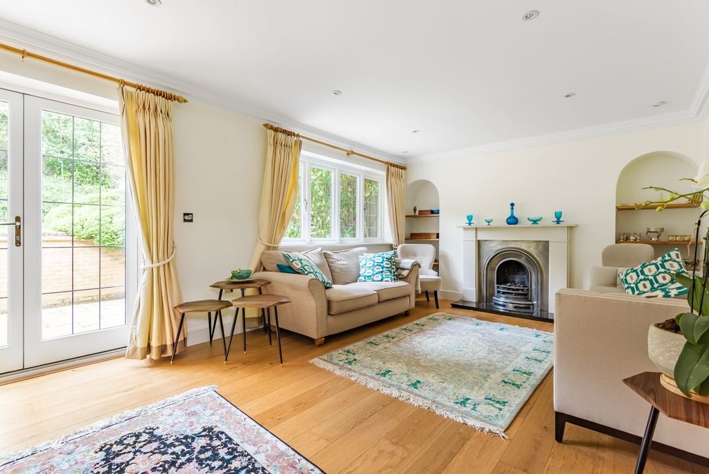 Property photo 2 of 13 Priory Road