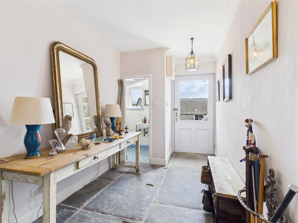 Property photo 3 of 42