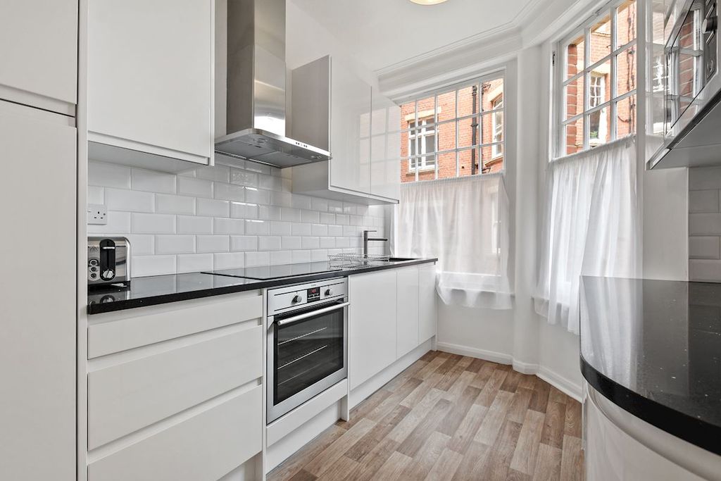 Property photo 3 of 8 Fully Equipped Kitchen