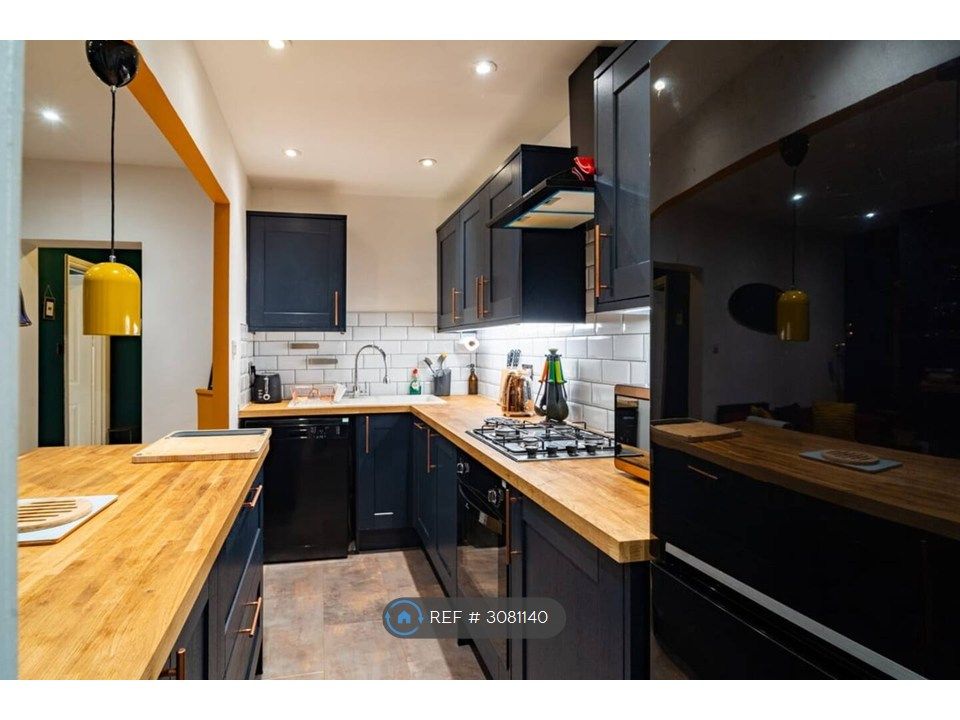 Property photo 3 of 27 Kitchen And Lounge