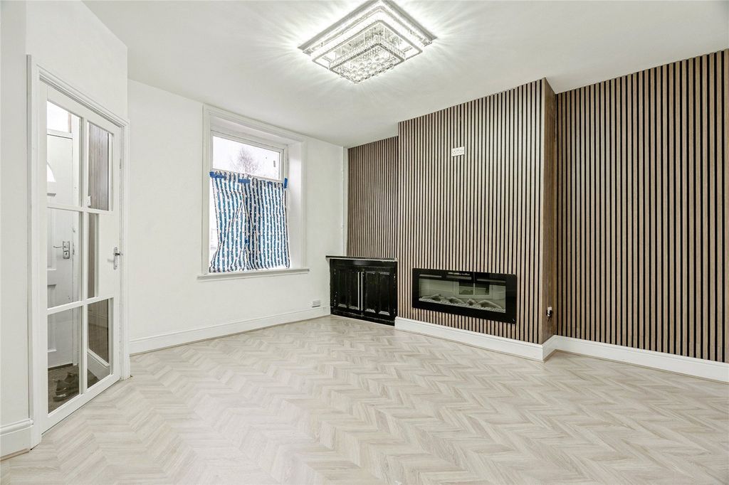 Property photo 2 of 13 Picture No. 29