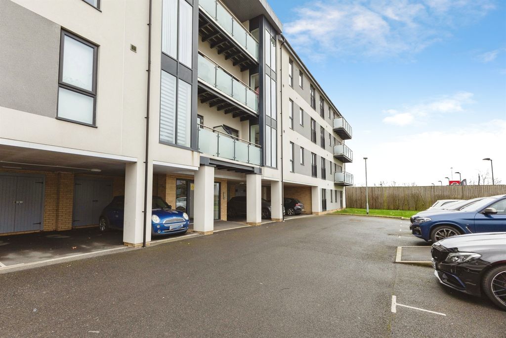 Property photo 2 of 16