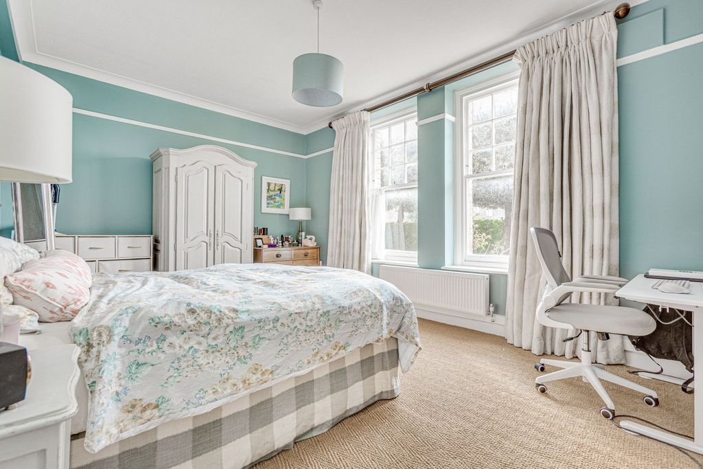 Property photo 3 of 25