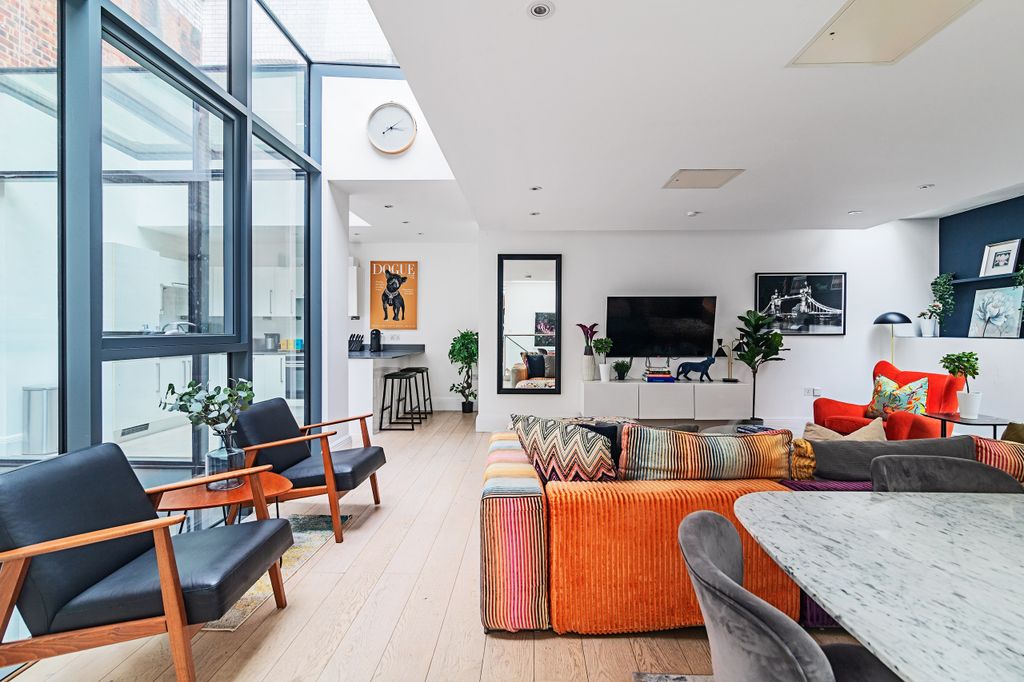 Property photo 1 of 39 Lincolns_Inn_Fields_01