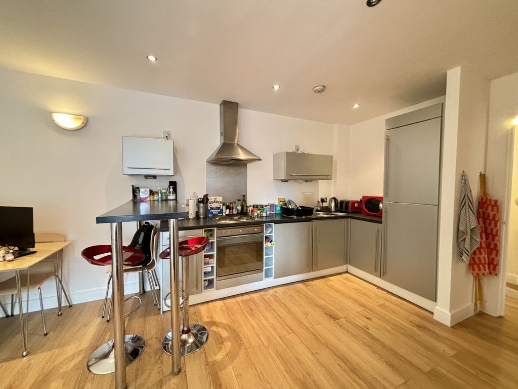 Property photo 2 of 11 Image00007