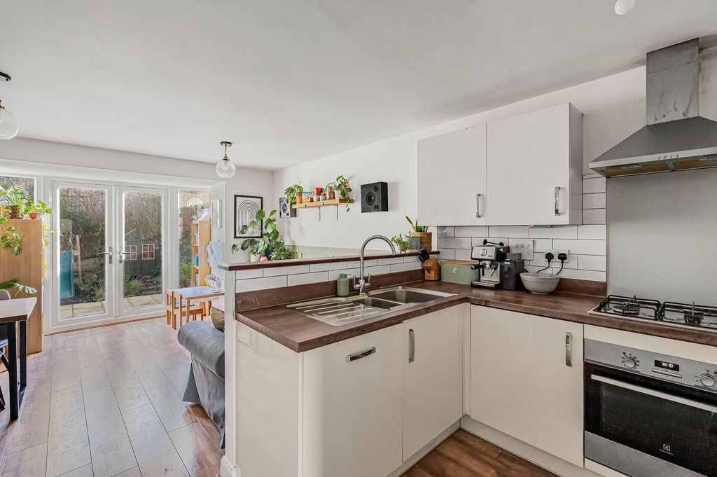 Property photo 2 of 26