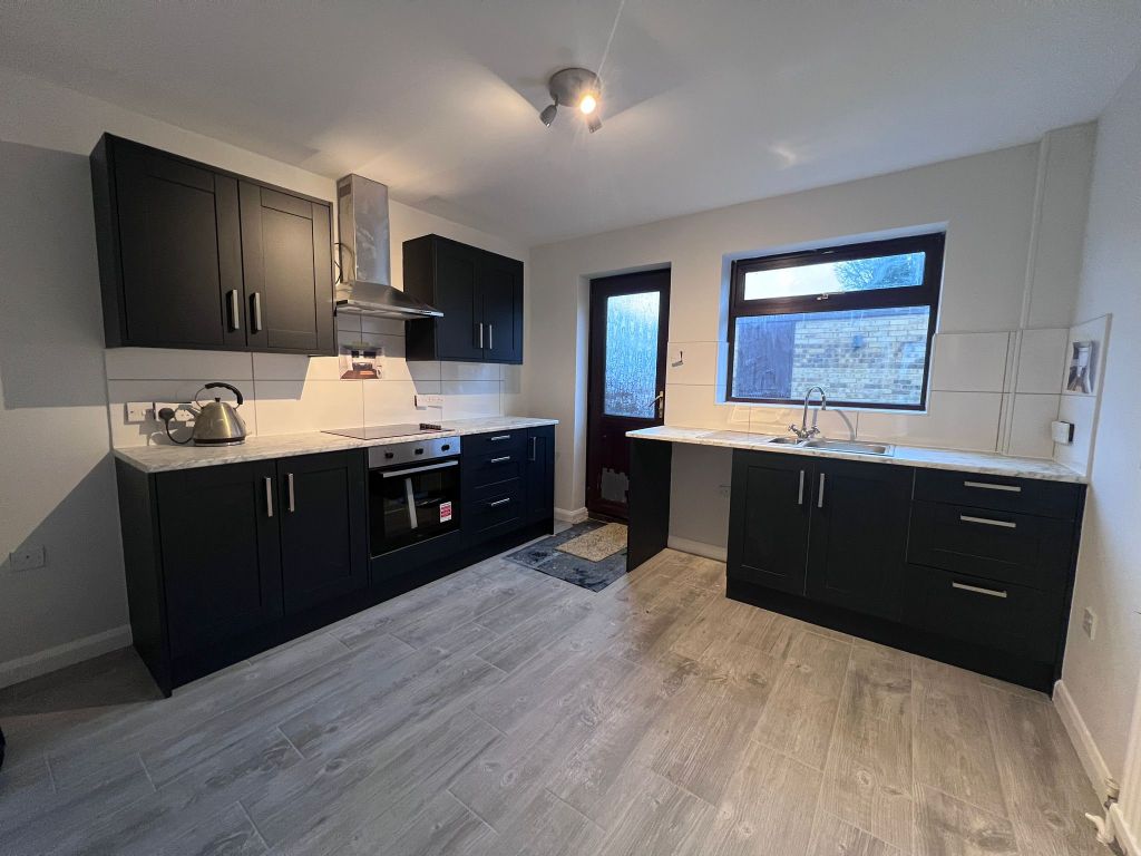 Property photo 3 of 9 Bathroom