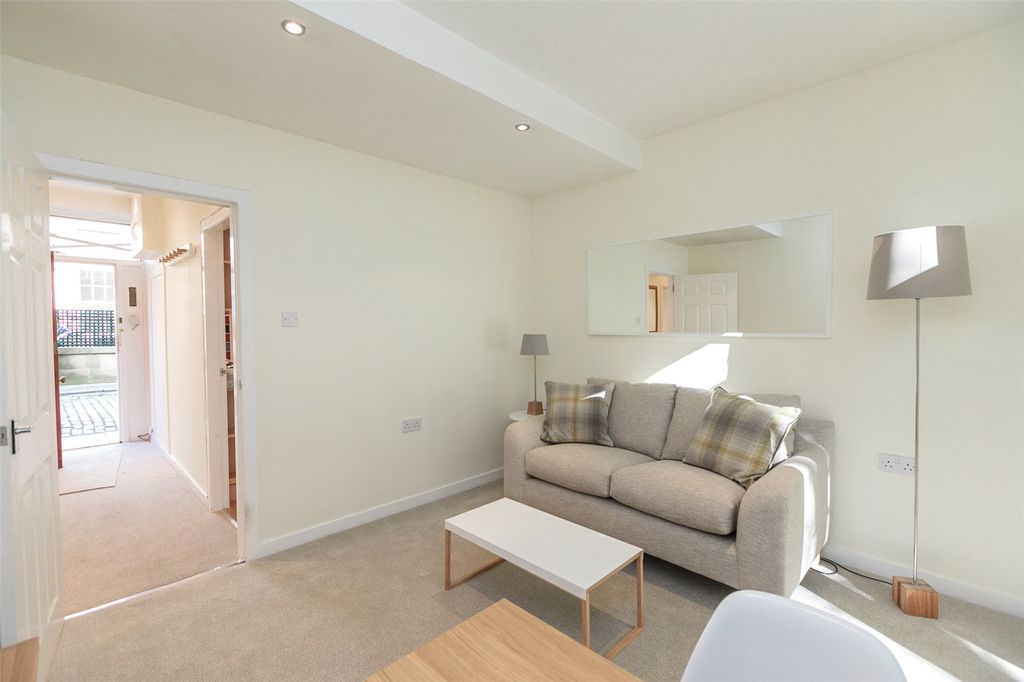 Property photo 1 of 11 Picture No. 12