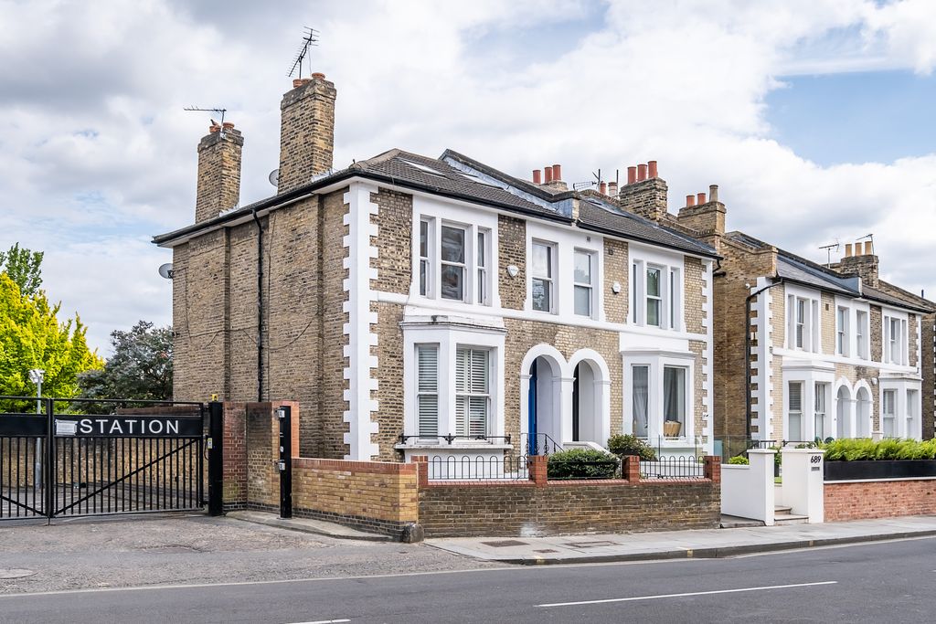 Property photo 1 of 12 1
