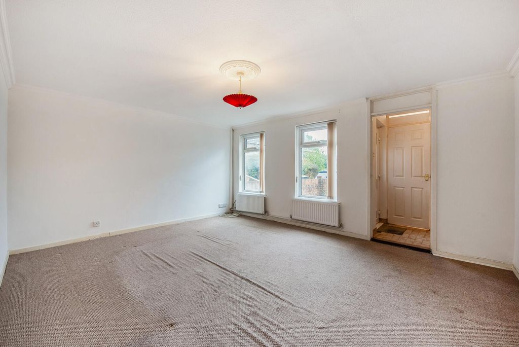 Property photo 3 of 17 Living Room