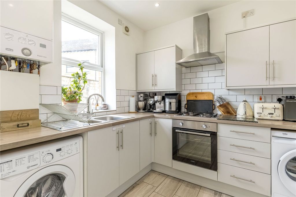 Property photo 3 of 16 Dining Kitchen