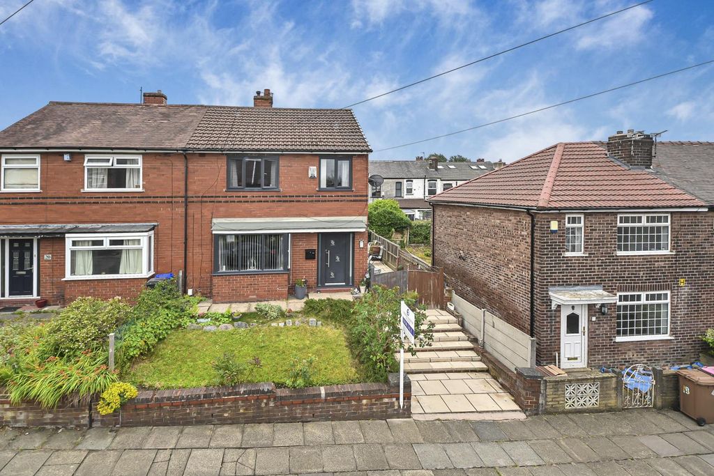Property photo 2 of 28 18 Arundel Street, Wardley, Manchester, Lancashire